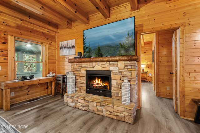 315 Caney Creek Rd, Pigeon Forge, TN 37863