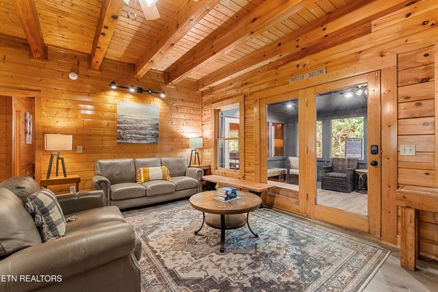 315 Caney Creek Rd, Pigeon Forge, TN 37863