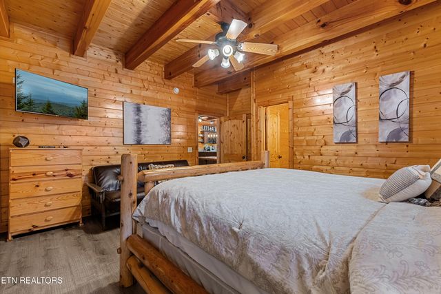 315 Caney Creek Rd, Pigeon Forge, TN 37863