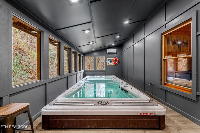 315 Caney Creek Rd, Pigeon Forge, TN 37863