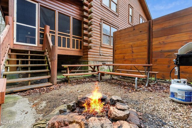 315 Caney Creek Rd, Pigeon Forge, TN 37863