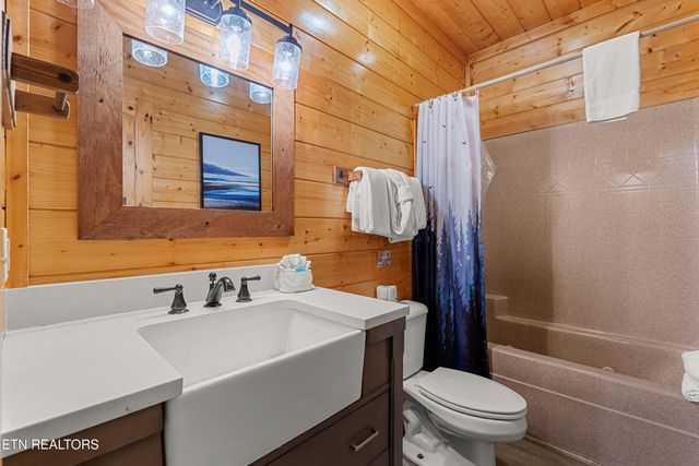 315 Caney Creek Rd, Pigeon Forge, TN 37863