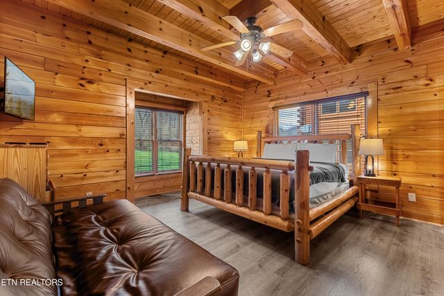 315 Caney Creek Rd, Pigeon Forge, TN 37863