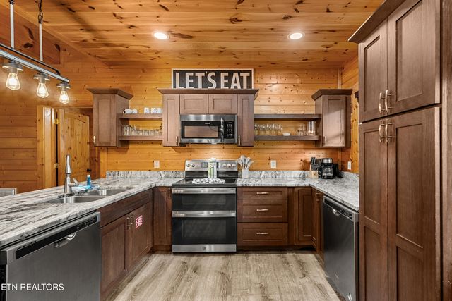 315 Caney Creek Rd, Pigeon Forge, TN 37863