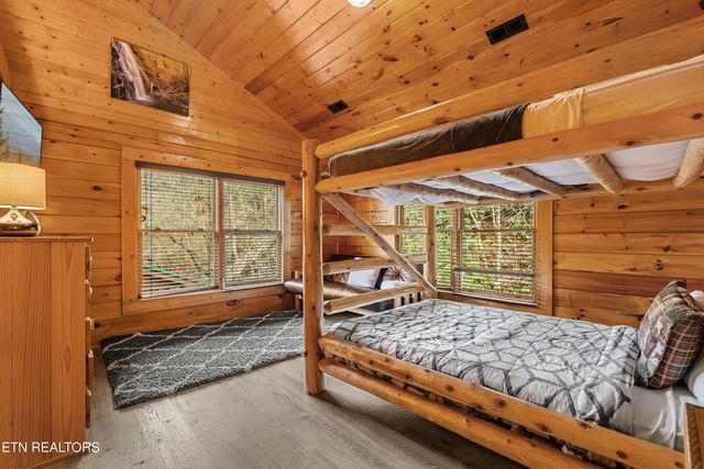 315 Caney Creek Rd, Pigeon Forge, TN 37863