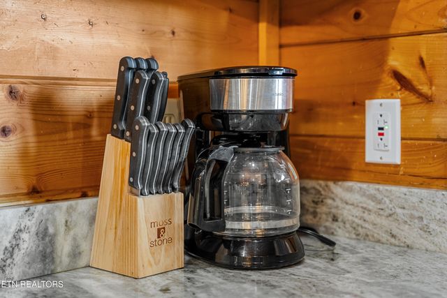 315 Caney Creek Rd, Pigeon Forge, TN 37863