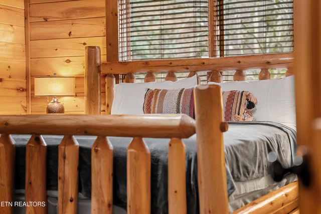 315 Caney Creek Rd, Pigeon Forge, TN 37863