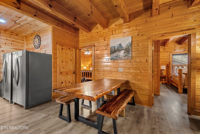 315 Caney Creek Rd, Pigeon Forge, TN 37863