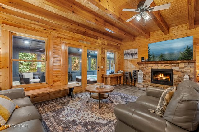 315 Caney Creek Rd, Pigeon Forge, TN 37863