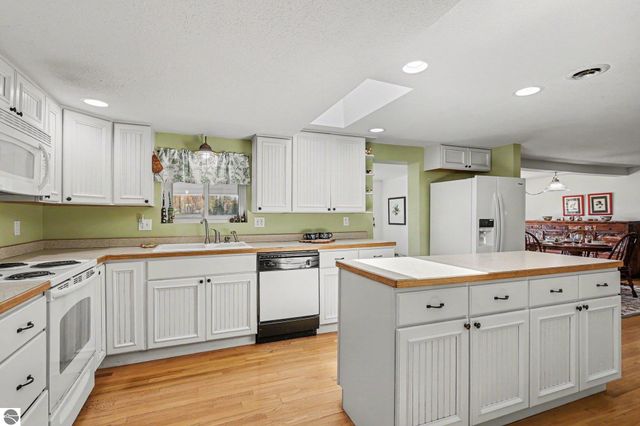 8101 Long Lake Road, Hale, MI 48739