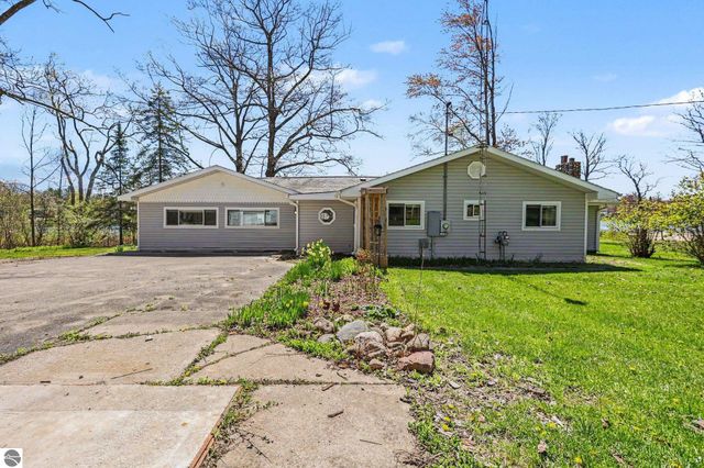 8101 Long Lake Road, Hale, MI 48739