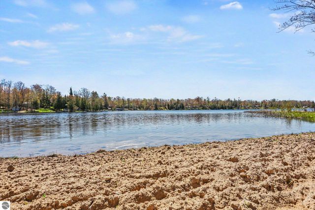 8101 Long Lake Road, Hale, MI 48739