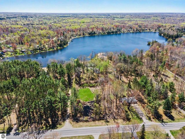 8101 Long Lake Road, Hale, MI 48739