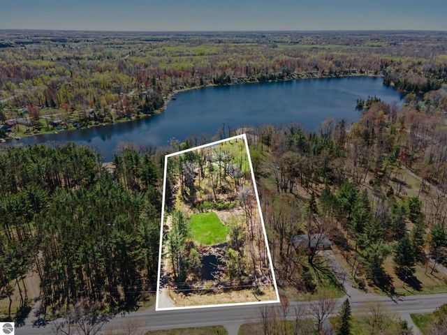 8101 Long Lake Road, Hale, MI 48739