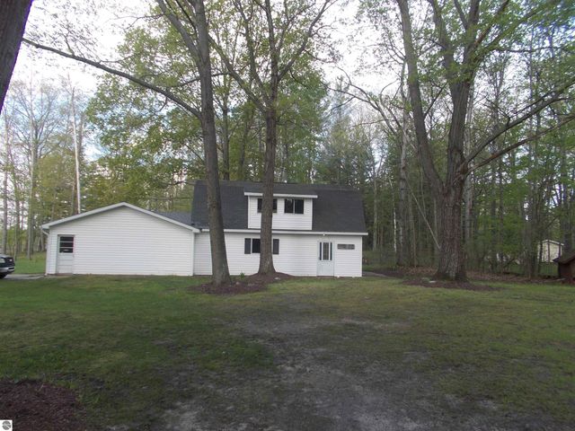 8101 Long Lake Road, Hale, MI 48739
