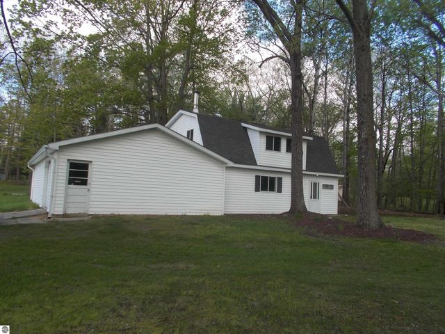 8101 Long Lake Road, Hale, MI 48739
