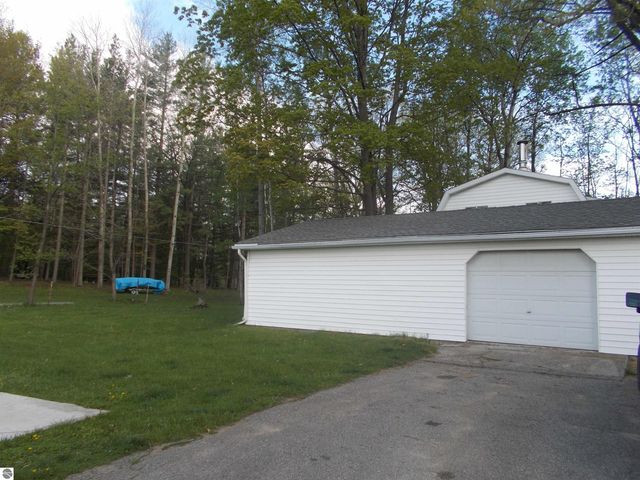 8101 Long Lake Road, Hale, MI 48739