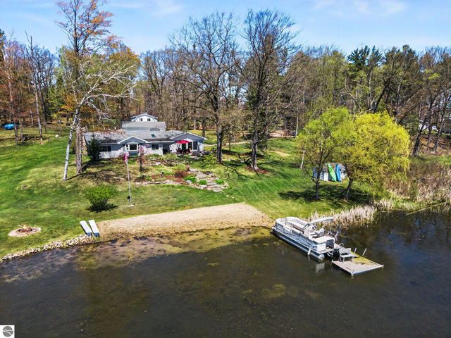 8101 Long Lake Road, Hale, MI 48739