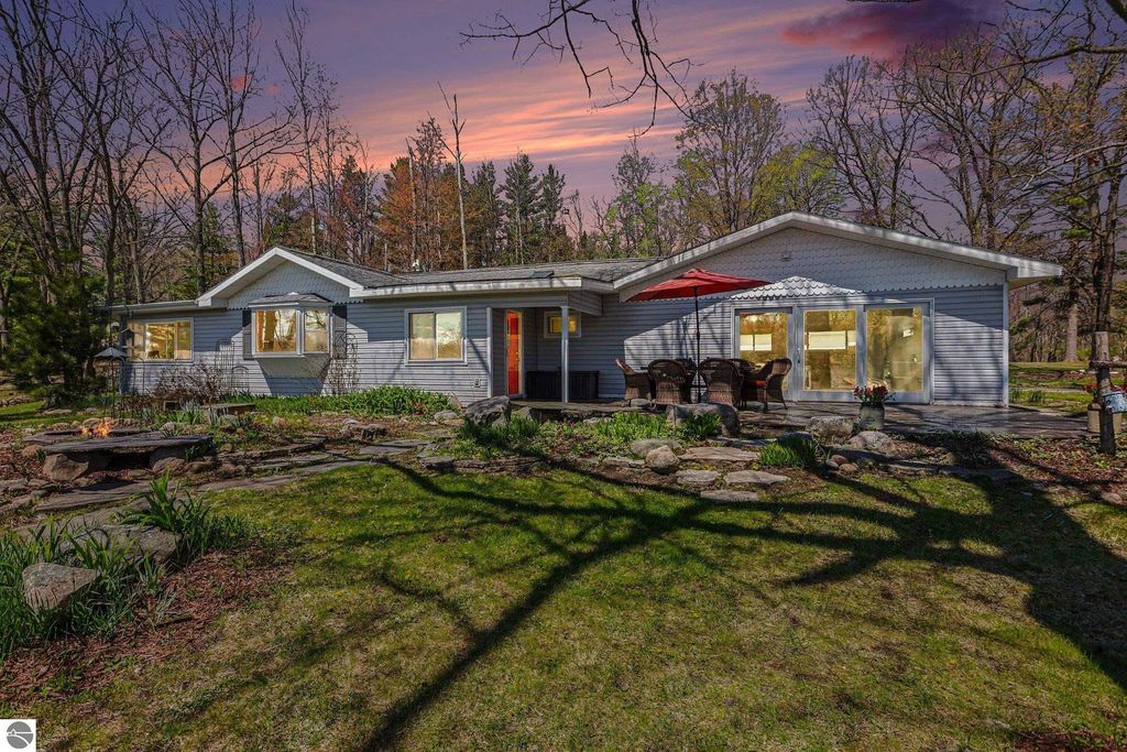 8101 Long Lake Road, Hale, MI 48739