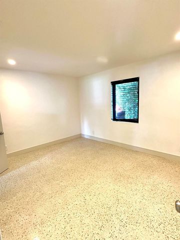2001 N VICTORIA PARK Road, Fort Lauderdale, FL 33305