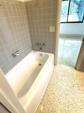 2001 N VICTORIA PARK Road, Fort Lauderdale, FL 33305
