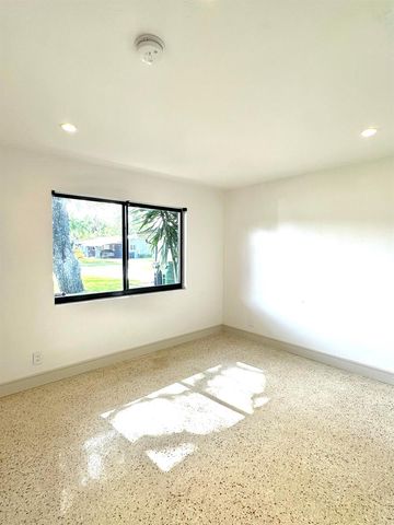2001 N VICTORIA PARK Road, Fort Lauderdale, FL 33305