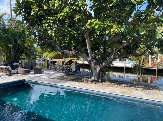2001 N VICTORIA PARK Road, Fort Lauderdale, FL 33305