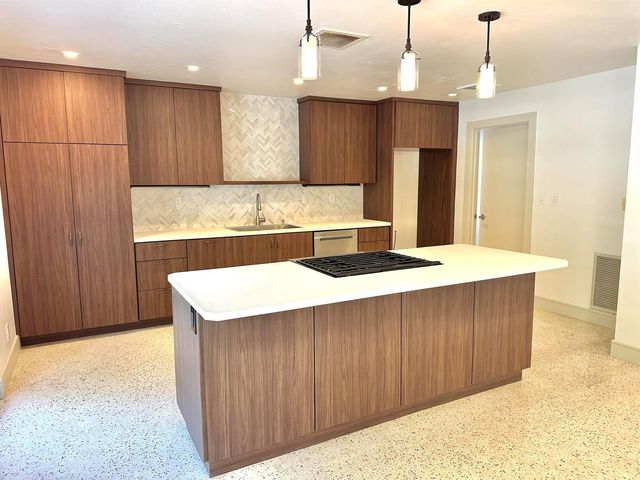 2001 N VICTORIA PARK Road, Fort Lauderdale, FL 33305