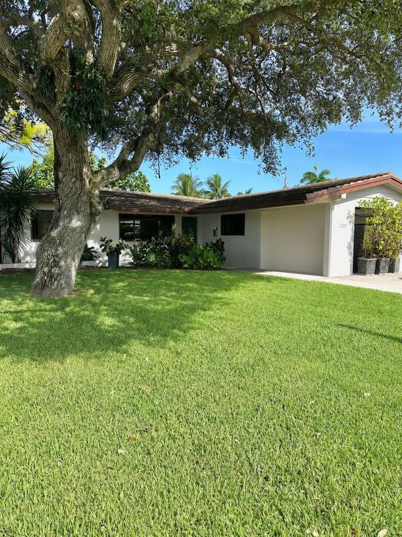 2001 N VICTORIA PARK Road, Fort Lauderdale, FL 33305