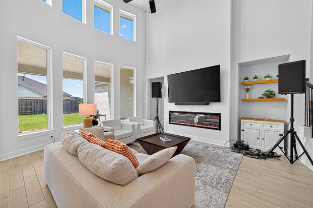 8735 Flounder Rosa Ln, Cypress, TX 77433