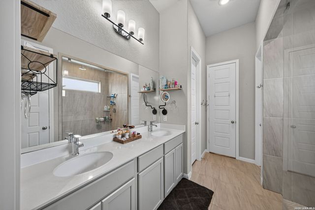 5003 VILLAGE PARK, Marion, TX 78124