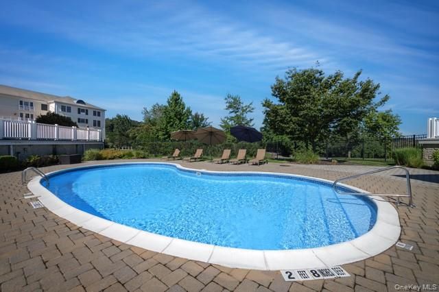 61 Bryant Avenue 115, Roslyn Harbor, NY 11576