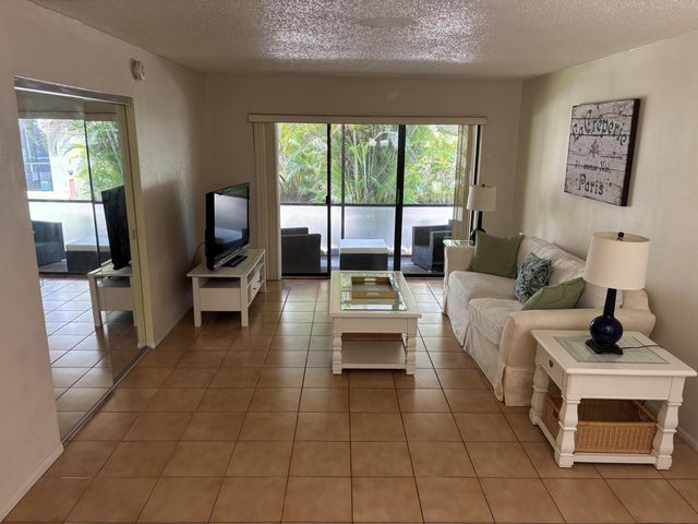301 N Pine Island Road 105, Plantation, FL 33324