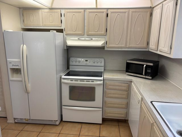 301 N Pine Island Road 105, Plantation, FL 33324