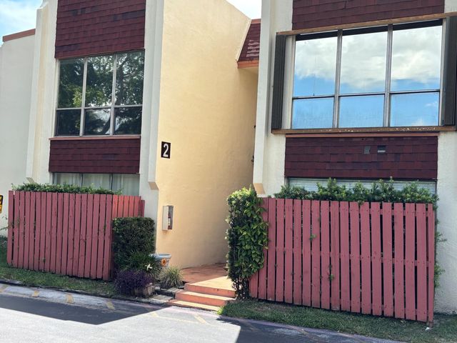 301 N Pine Island Road 105, Plantation, FL 33324