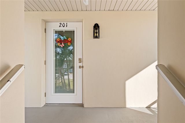 110 Springlake Court 201, Vero Beach, FL 32962