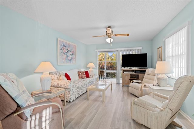 110 Springlake Court 201, Vero Beach, FL 32962