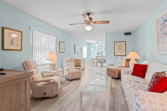 110 Springlake Court 201, Vero Beach, FL 32962