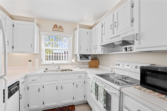 110 Springlake Court 201, Vero Beach, FL 32962