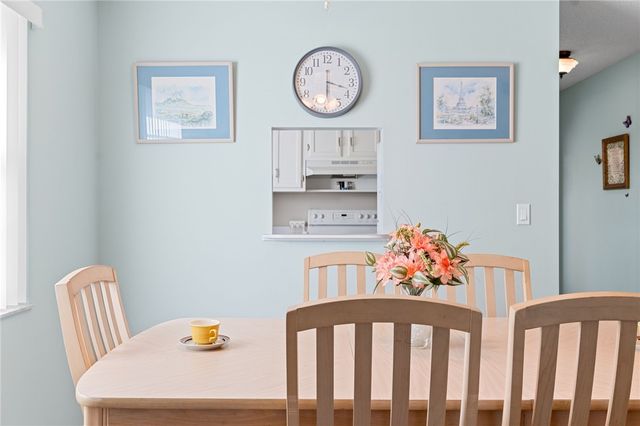 110 Springlake Court 201, Vero Beach, FL 32962