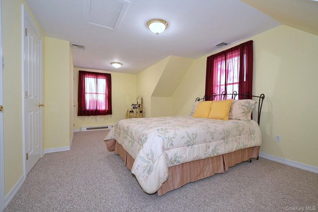 9 Agnes Court, Melville, NY 11747