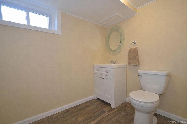 9 Agnes Court, Melville, NY 11747