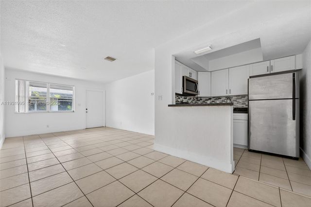 5842 NW 23rd St 1-4, Lauderhill, FL 33313