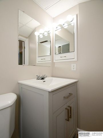 8609 S 46th Avenue, Omaha, NE 68157