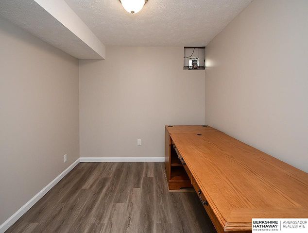 8609 S 46th Avenue, Omaha, NE 68157