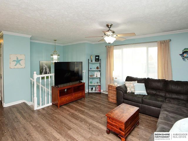 8609 S 46th Avenue, Omaha, NE 68157