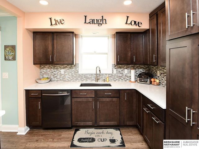 8609 S 46th Avenue, Omaha, NE 68157