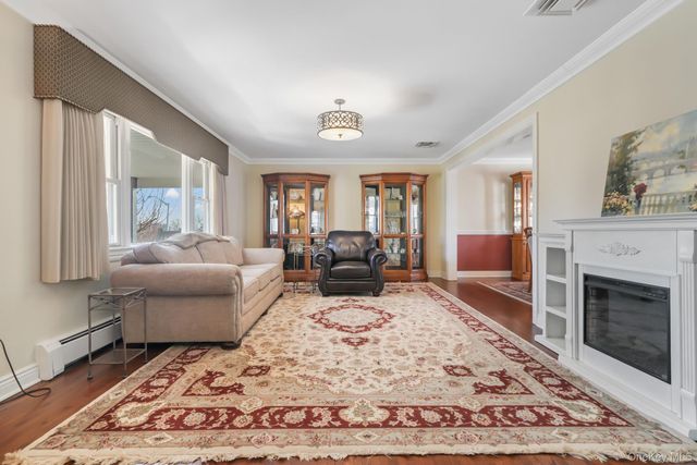 16 Ethan Allen Court, Orangeburg, NY 10962