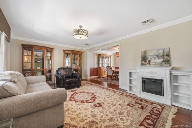 16 Ethan Allen Court, Orangeburg, NY 10962