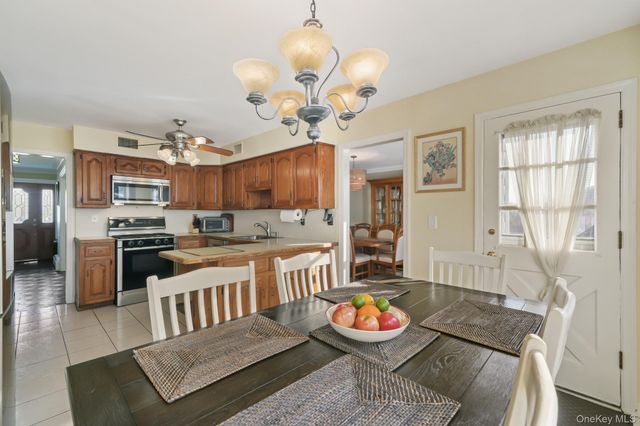 16 Ethan Allen Court, Orangeburg, NY 10962